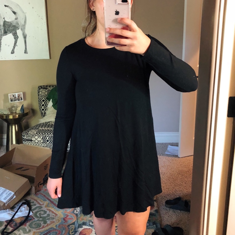 Long Sleeve Black Circle Dress Size M